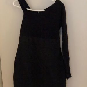 Off the shoulder long sleeve short